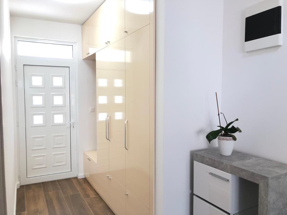 Apartment Sara With Seaview บุดวา ภายนอก รูปภาพ